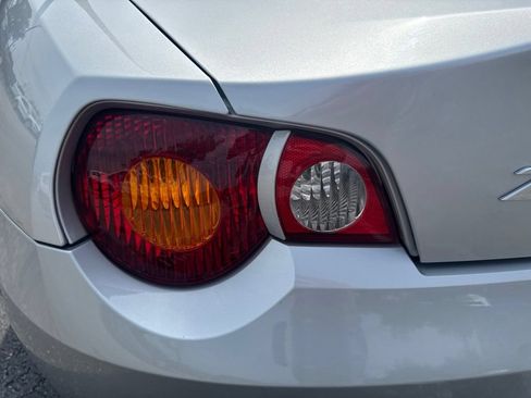 Used 2004 BMW Z4 2.5i RWD image 39