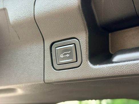 Used 2020 GMC Acadia SLE w/ Driver Convenience Package FWD image 28