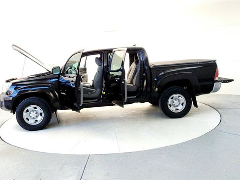 Certified 2015 Toyota Tacoma 4x4 Double Cab image 10