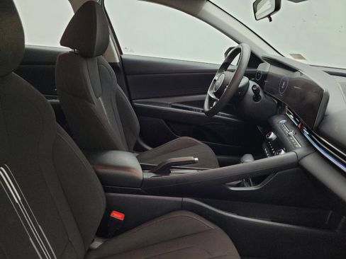 Used 2024 Hyundai Elantra SEL FWD image 21