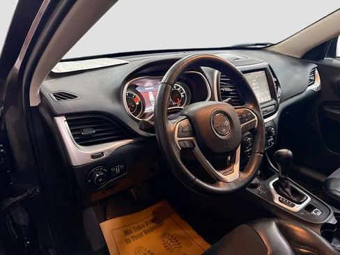 Used 2017 Jeep Cherokee Trailhawk w/ Cold Weather Group image 10