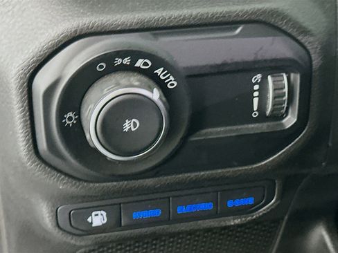 Used 2023 Jeep Wrangler Sahara w/ Cold Weather Group image 16