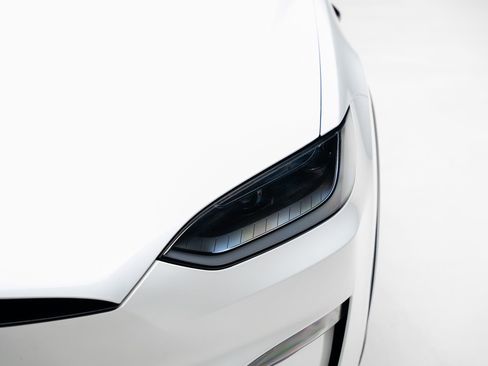 Used 2023 Tesla Model X Plaid image 11