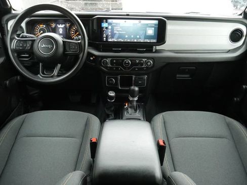 Used 2024 Jeep Wrangler Unlimited Sport AWD/4WD image 5