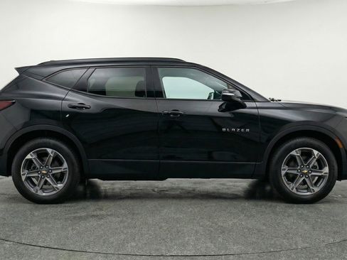 Used 2025 Chevrolet Blazer LT image 11