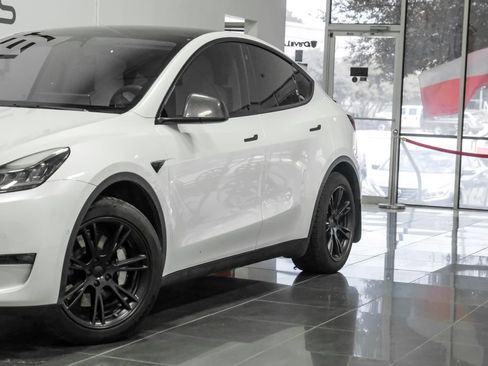 Used 2021 Tesla Model Y Long Range AWD/4WD image 11