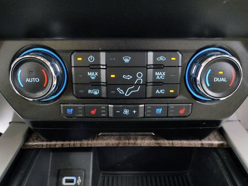 Used 2019 Ford F250 Lariat w/ Lariat Ultimate Package AWD/4WD image 33