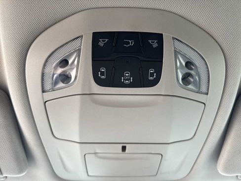 Used 2024 Chrysler Pacifica Touring-L FWD image 30