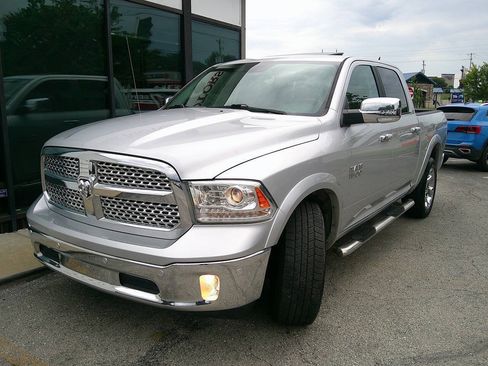 Used 2018 RAM 1500 Laramie w/ Convenience Group AWD/4WD image 2