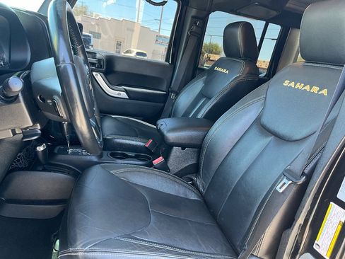 Used 2015 Jeep Wrangler Unlimited Sahara w/ Connectivity Group AWD/4WD image 20