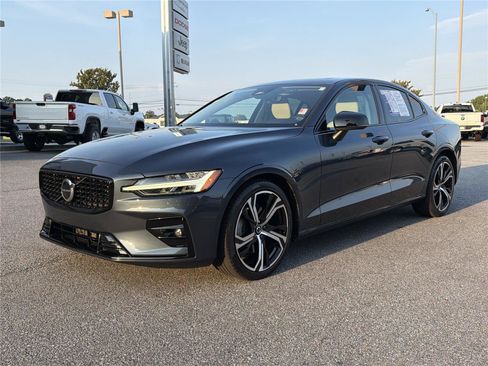 Used 2023 Volvo S60 B5 Core FWD image 2