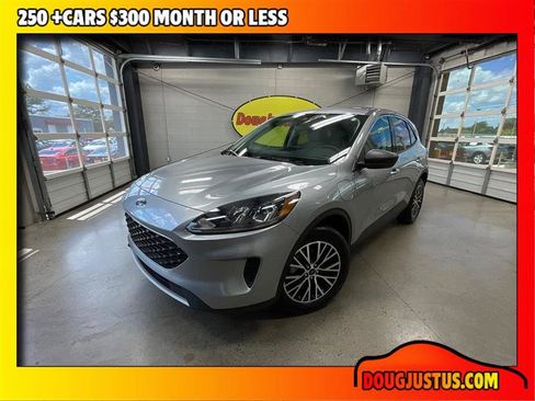Used 2022 Ford Escape SE FWD image 1