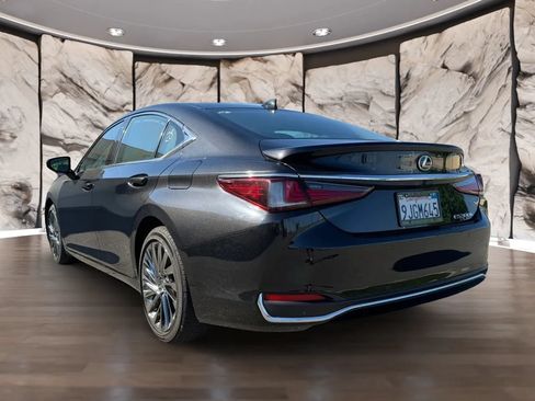 Used 2024 Lexus ES 300h Ultra Luxury w/ Accessory Package (Z2) FWD image 8