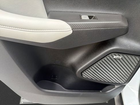 Used 2025 Mitsubishi Outlander SE image 32