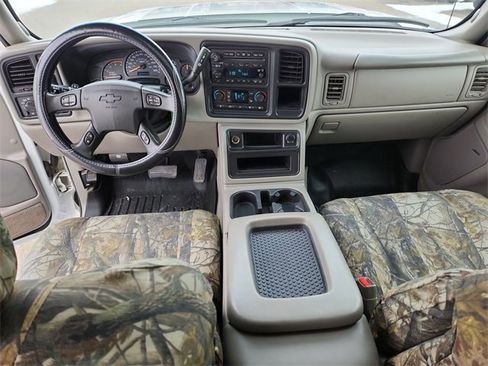 Used 2005 Chevrolet Silverado 2500 LT w/ Heavy-Duty Power Package image 18