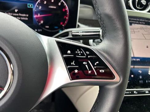 Used 2024 Mercedes-Benz GLC 300 4MATIC image 18