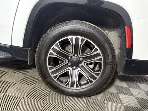 Used 2024 Jeep Wagoneer L Series II image 20