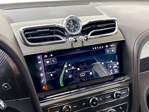 Used 2022 Bentley Bentayga image 19
