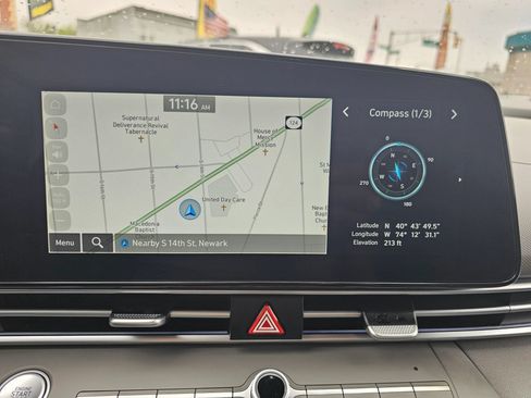 Used 2025 Hyundai Elantra SEL FWD image 23