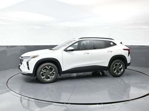 New 2025 Chevrolet Trax LT w/ Driver Confidence Package image 8