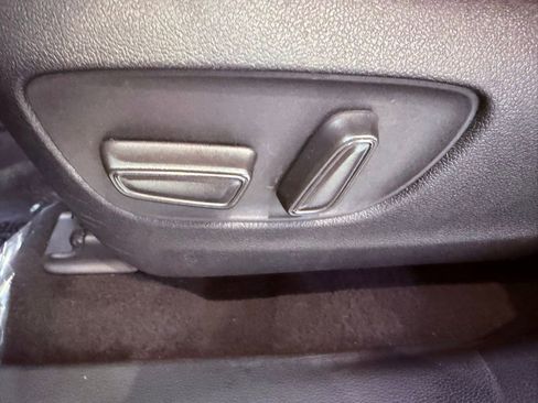 Used 2021 Toyota Highlander L image 20