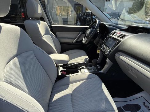 Used 2017 Subaru Forester 2.5i Premium image 12