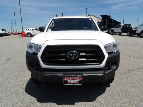 Used 2022 Toyota Tacoma SR RWD image 12