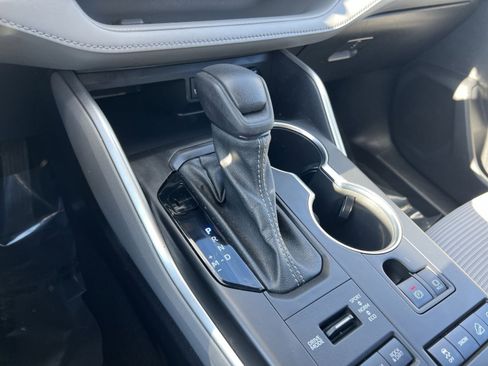 Used 2022 Toyota Highlander L image 21