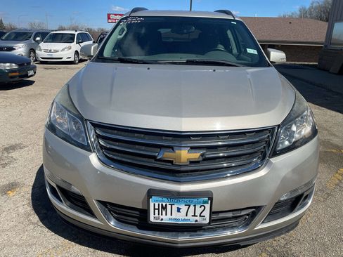 Used 2017 Chevrolet Traverse LT w/ Style and Technology Package image 3
