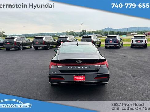 Used 2025 Hyundai Elantra Limited FWD image 23
