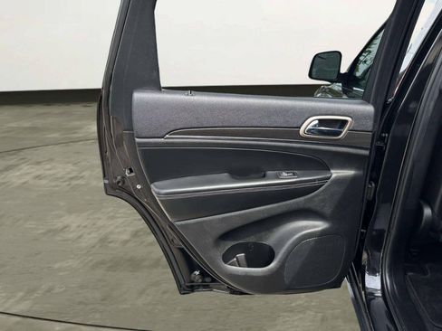 Used 2016 Jeep Grand Cherokee Limited AWD/4WD image 15
