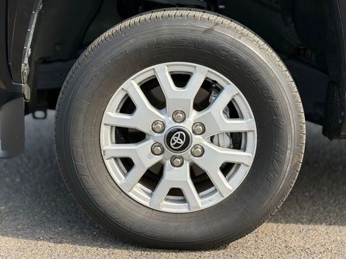 Certified 2024 Toyota Tacoma SR5 AWD/4WD image 9