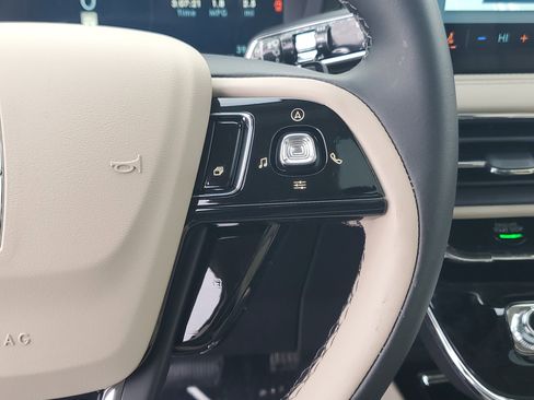 New 2026 Lincoln Corsair Premiere image 18