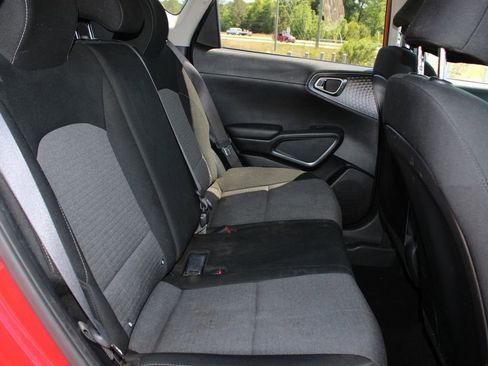 Used 2020 Kia Soul S FWD image 7
