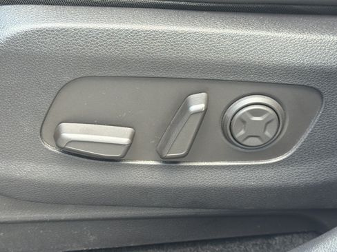 Certified 2025 Kia Carnival FWD image 19