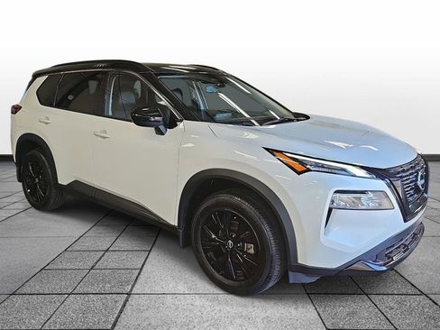 Used 2023 Nissan Rogue SV w/ SV Premium B Package image 3