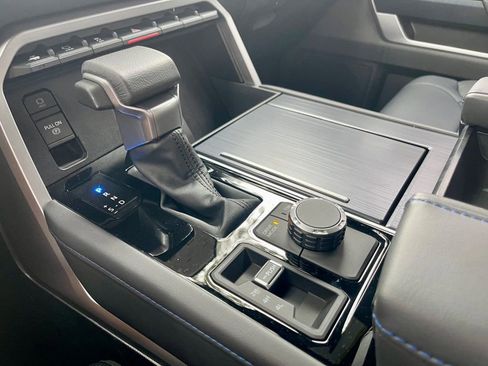 Used 2025 Toyota Sequoia Platinum image 16