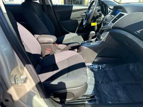 Used 2014 Chevrolet Cruze LT FWD image 12
