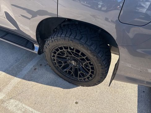 Used 2022 Lexus GX 460 Luxury w/ Off Road Package image 14