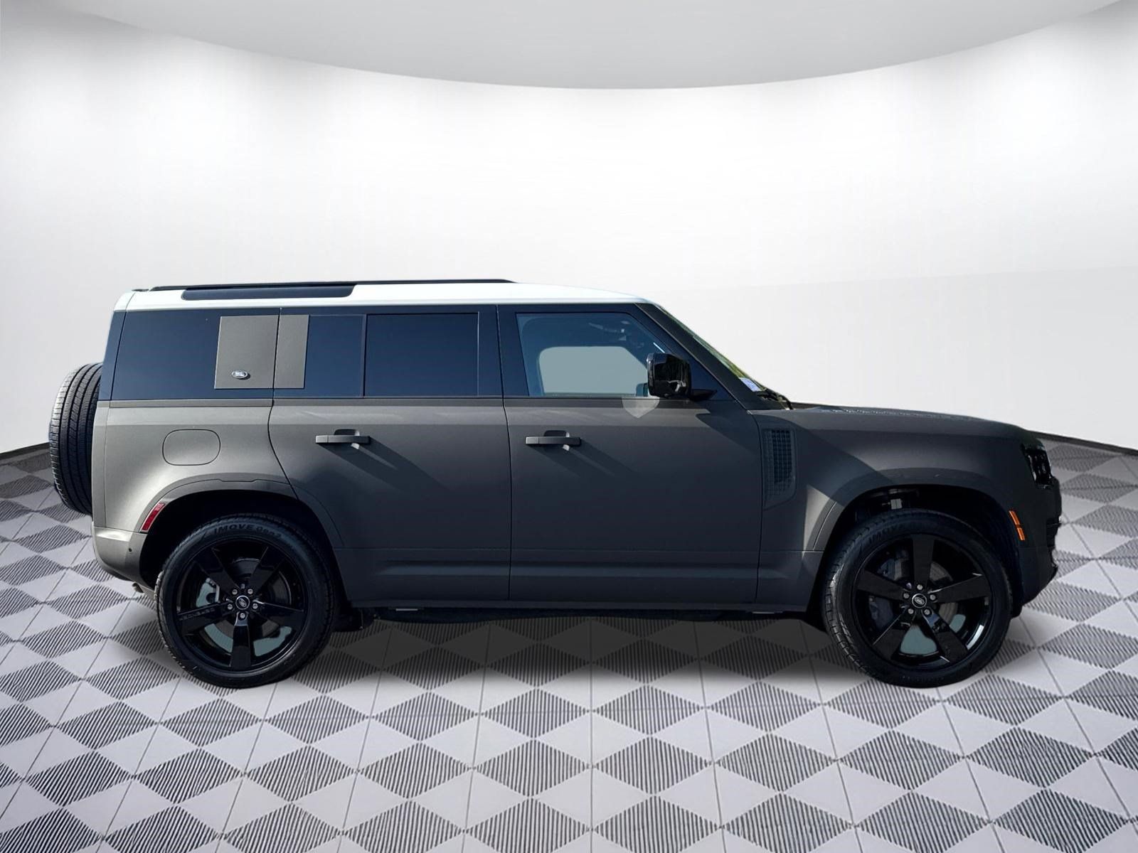 Used 2024 Land Rover Defender 110 X-Dynamic SE AWD/4WD image 8
