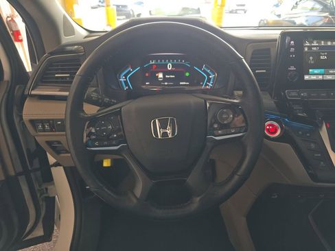 Used 2024 Honda Odyssey Elite image 11