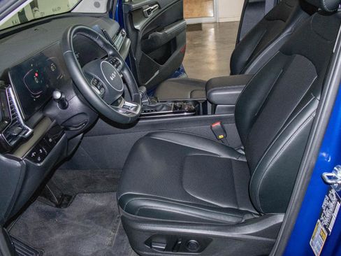 Used 2025 Kia Sportage EX w/ Premium Package FWD image 8