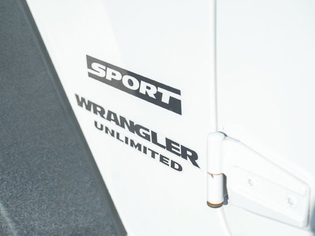 Used 2017 Jeep Wrangler Unlimited Sport w/ Quick Order Package 24S AWD/4WD image 9