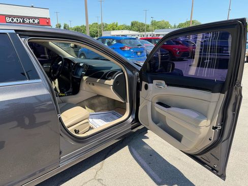 Used 2013 Chrysler 300 AWD w/ Driver Convenience Group image 9