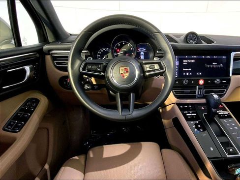 Certified 2026 Porsche Macan AWD/4WD image 13