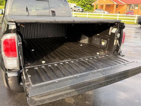 Used 2023 Toyota Tacoma TRD Sport AWD/4WD image 22