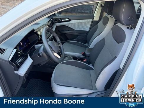 Used 2022 Volkswagen Taos S image 15