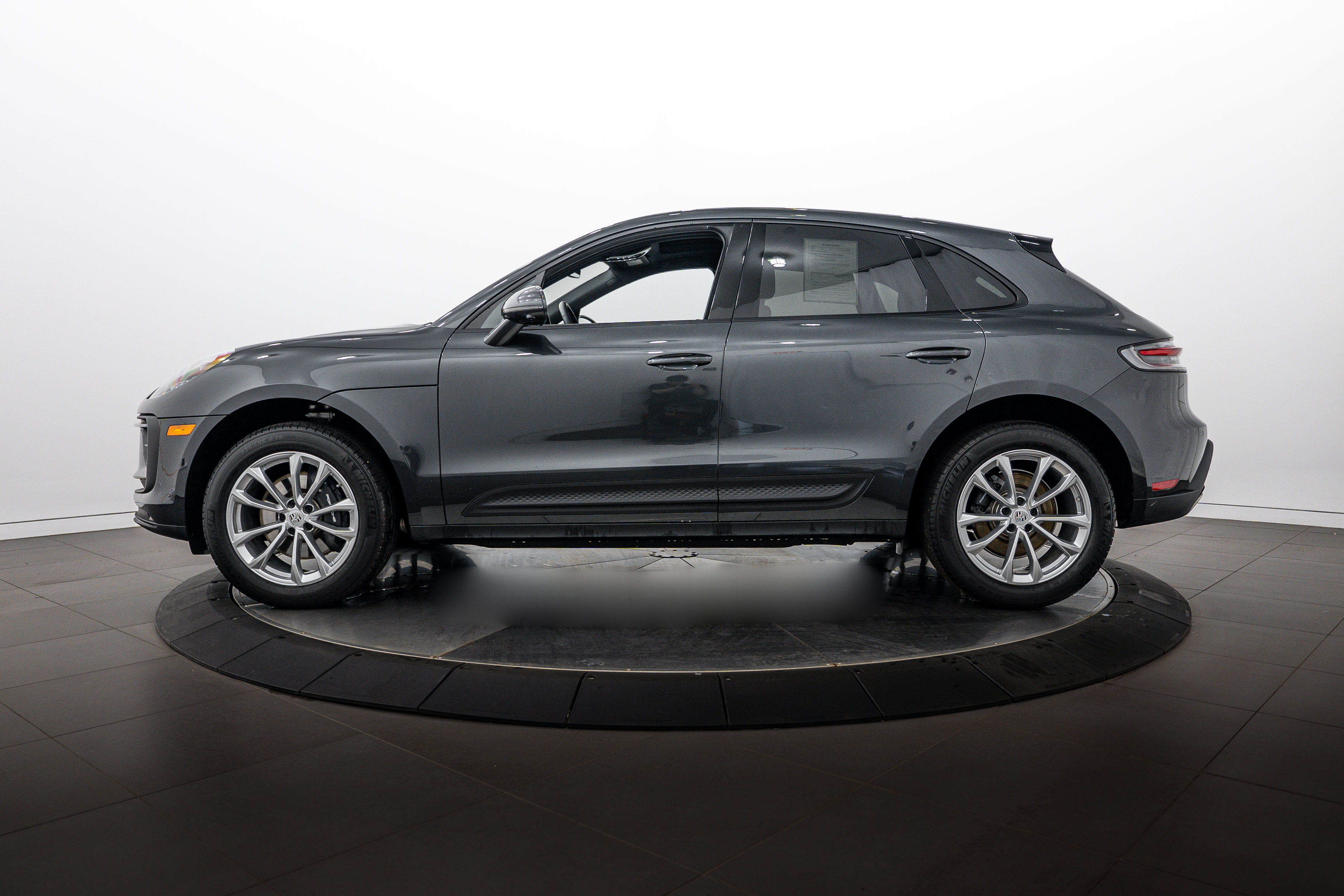 Certified 2026 Porsche Macan AWD/4WD image 2