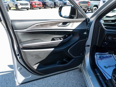 Used 2023 Jeep Grand Cherokee L Overland w/ Advanced Protech Group III image 12