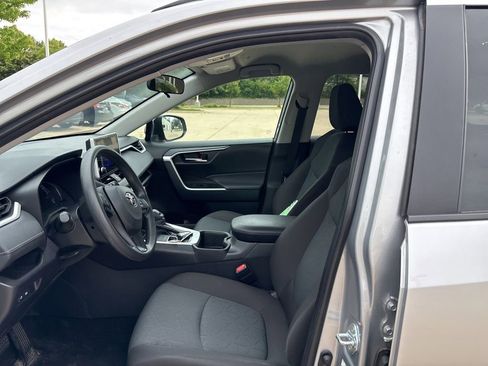 Used 2025 Toyota RAV4 XLE AWD/4WD image 11